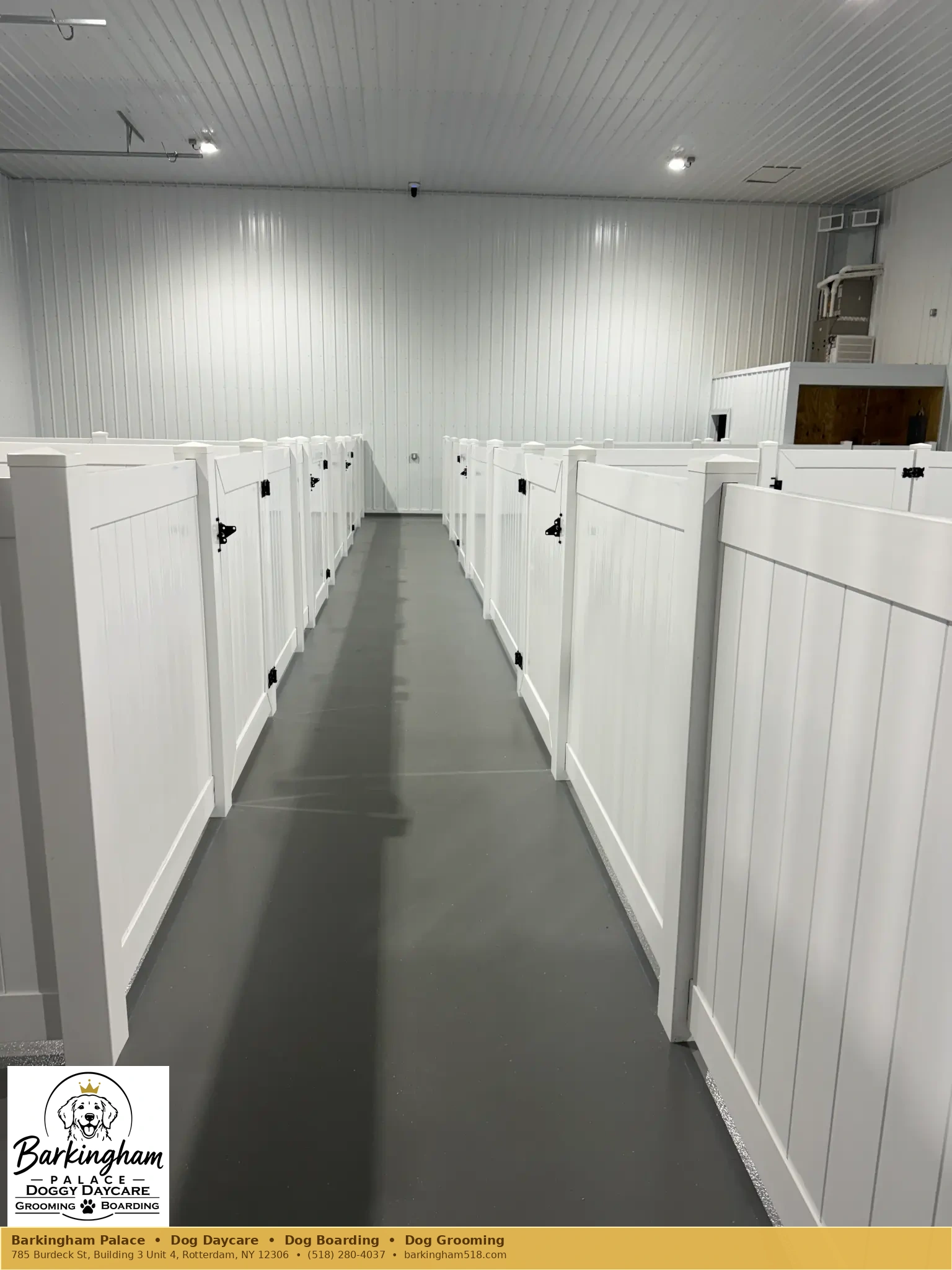 Indoor suite corridor at the Barkingham Palace Rotterdam facility
